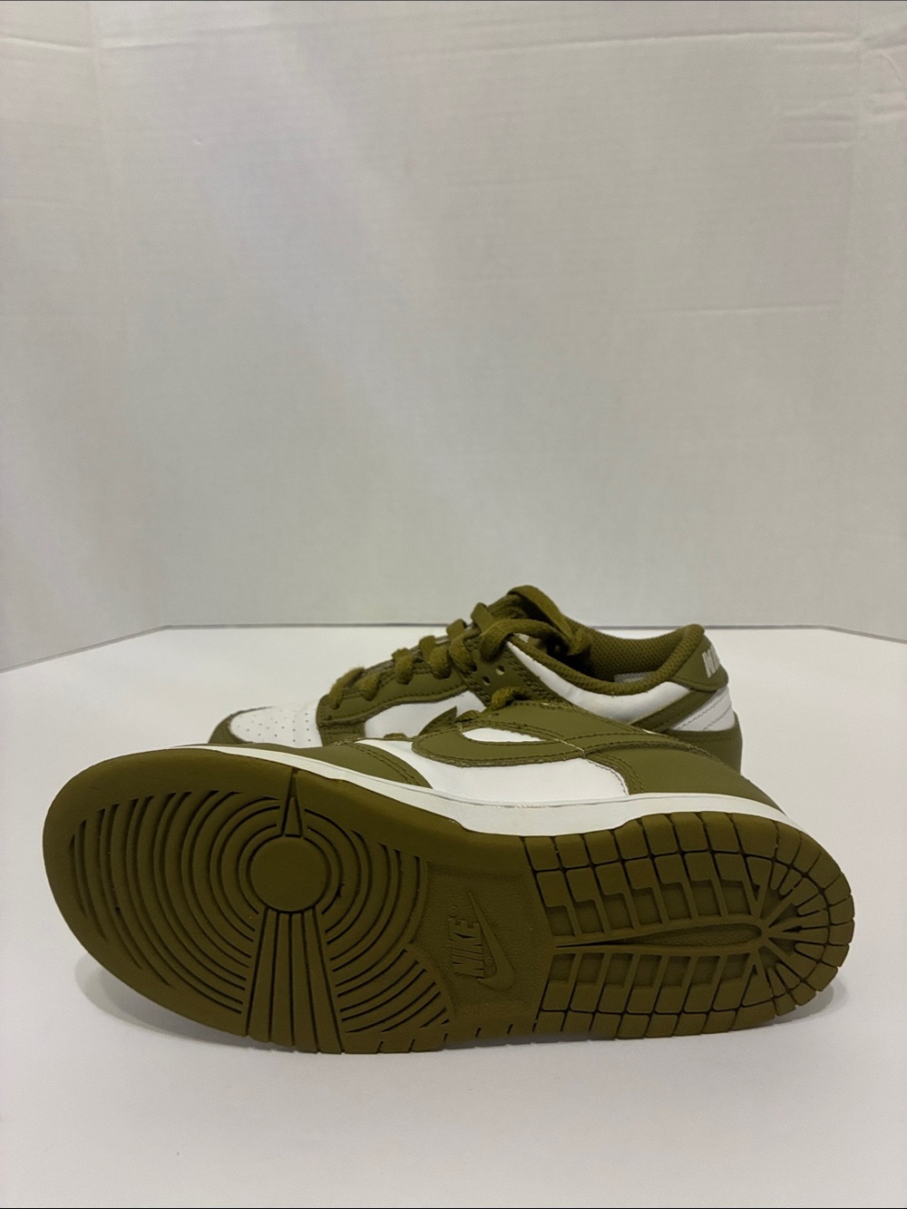 Nike Kids Olive and White Low-Top Sneakers - Picture 6 of 6
